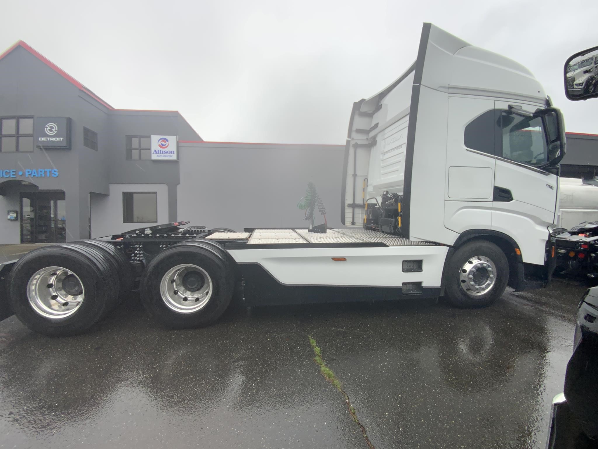 2024 NIKOLA TRE - image 6 of 6