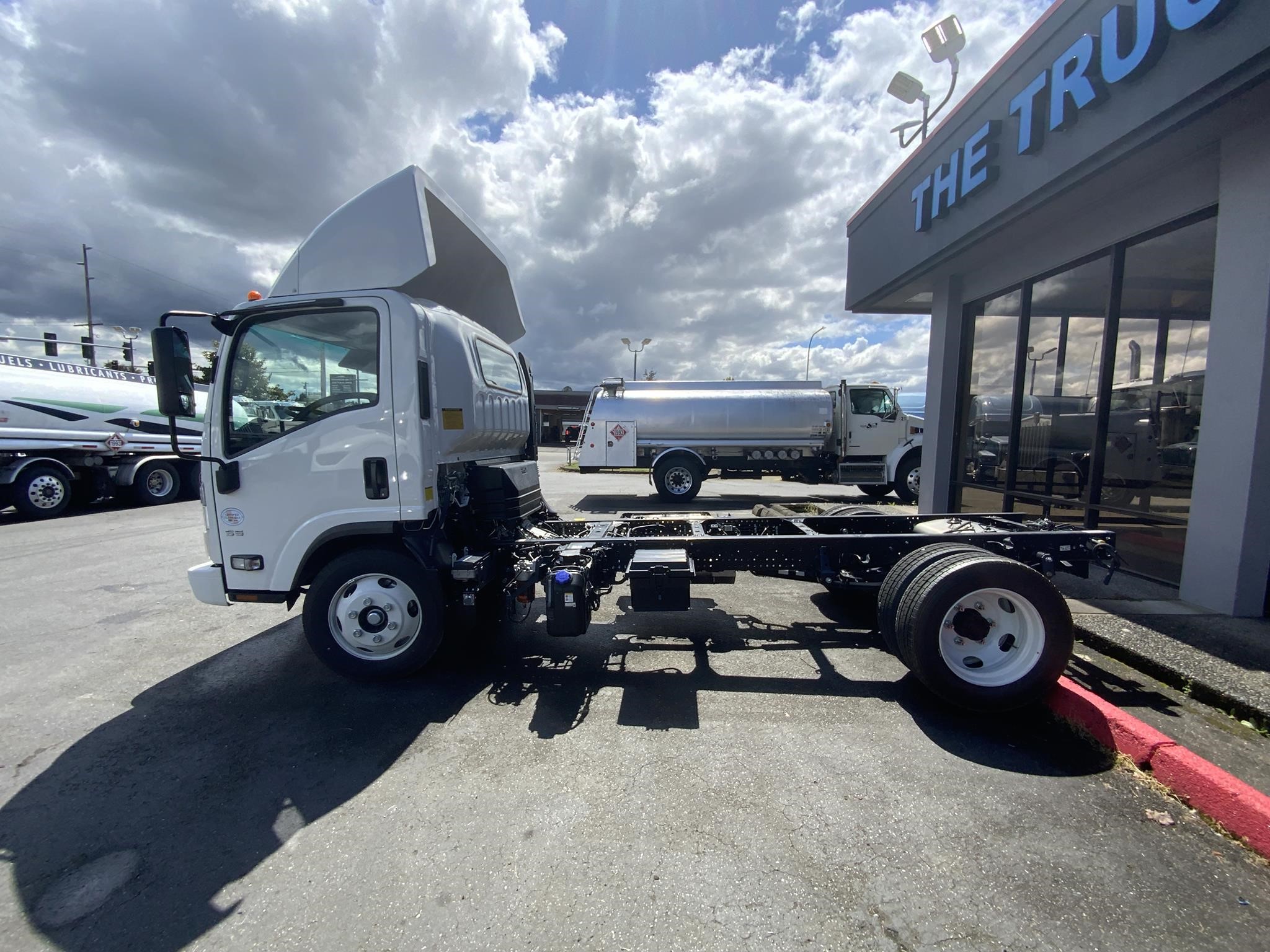 2024 HINO S5 - image 2 of 6