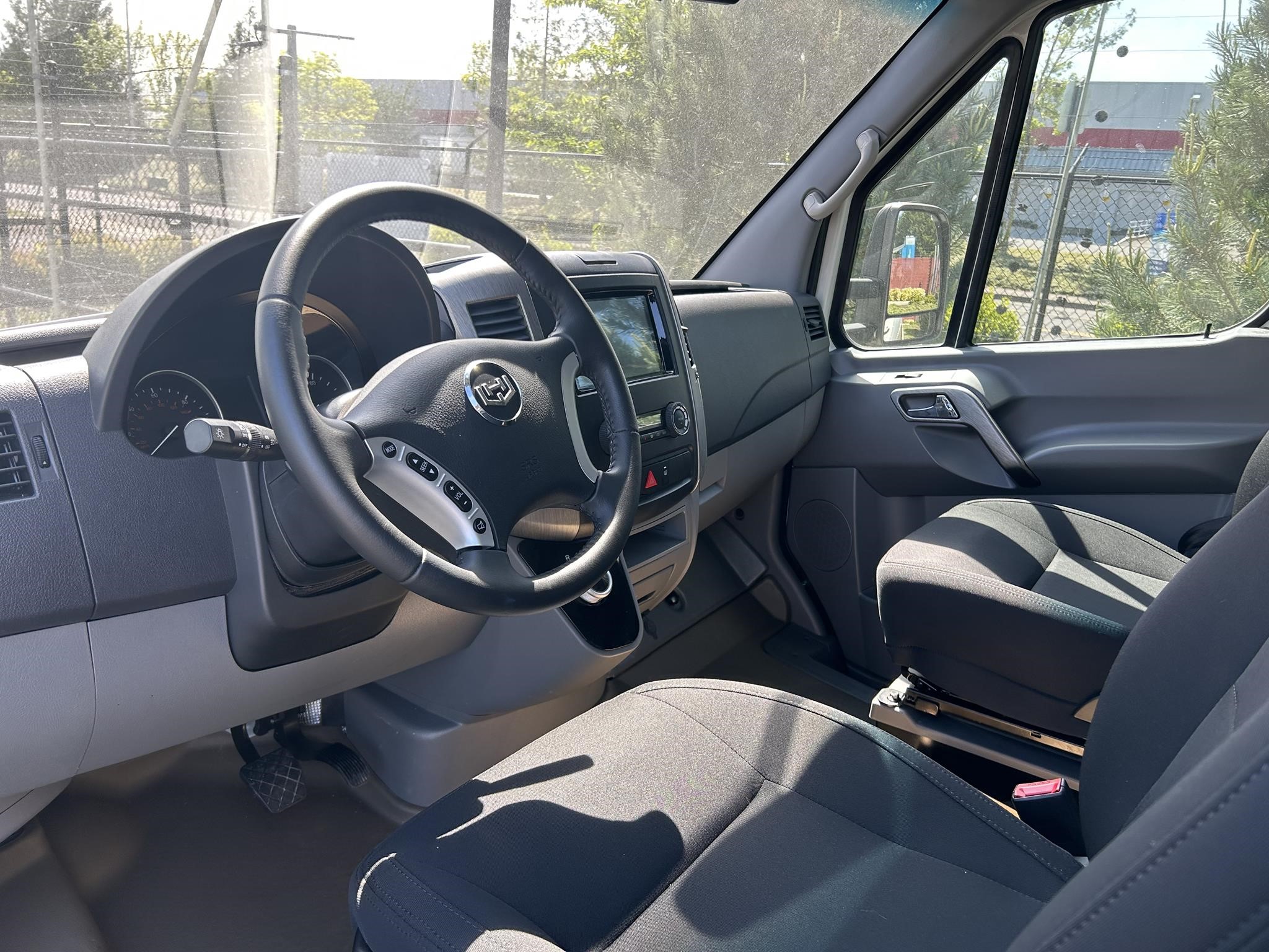 2022 WORKHORSE W4CC - image 5 of 6