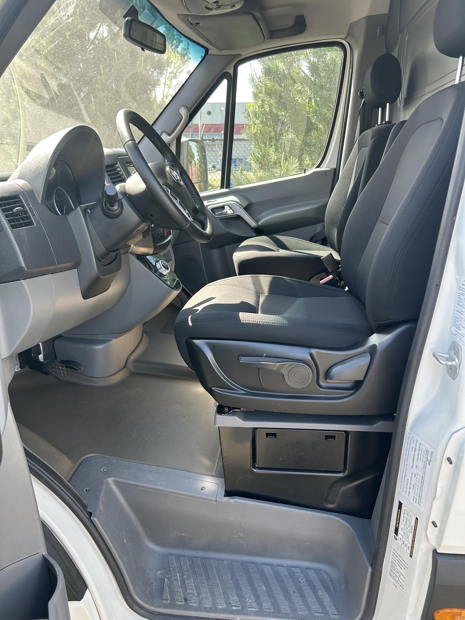 2022 WORKHORSE W4CC - image 6 of 6