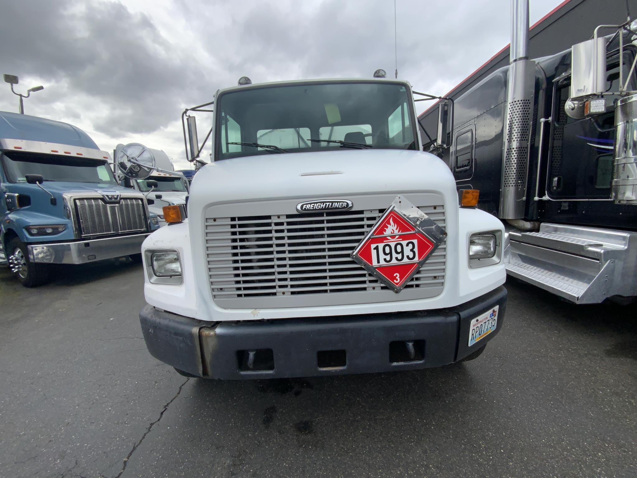 1996 FREIGHTLINER FL70 - image 1 of 6