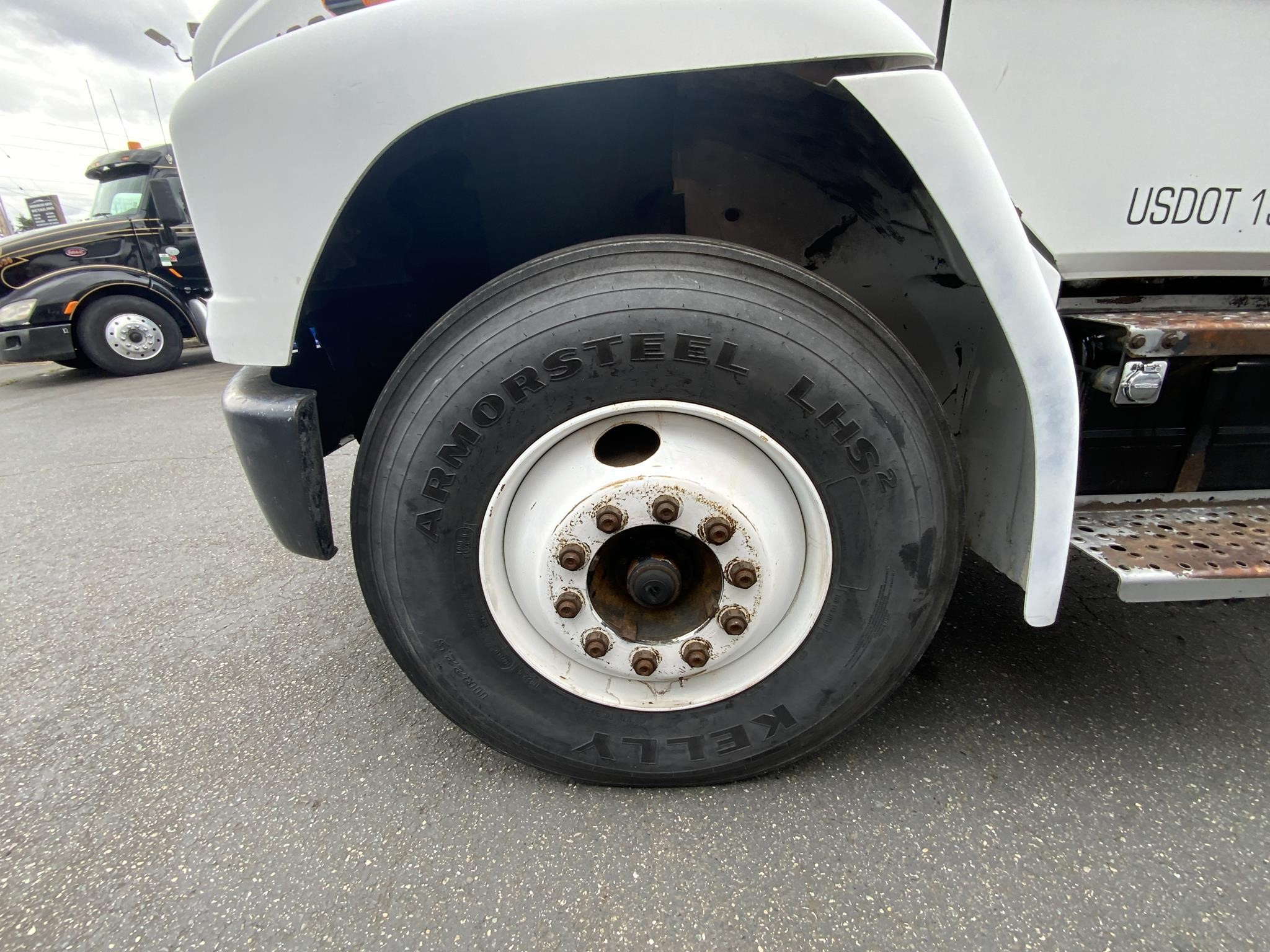 1996 FREIGHTLINER FL70 - image 2 of 6