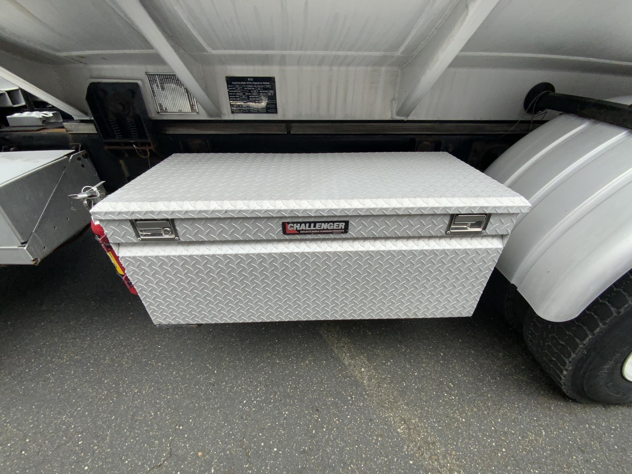 1996 FREIGHTLINER FL70 - image 4 of 6