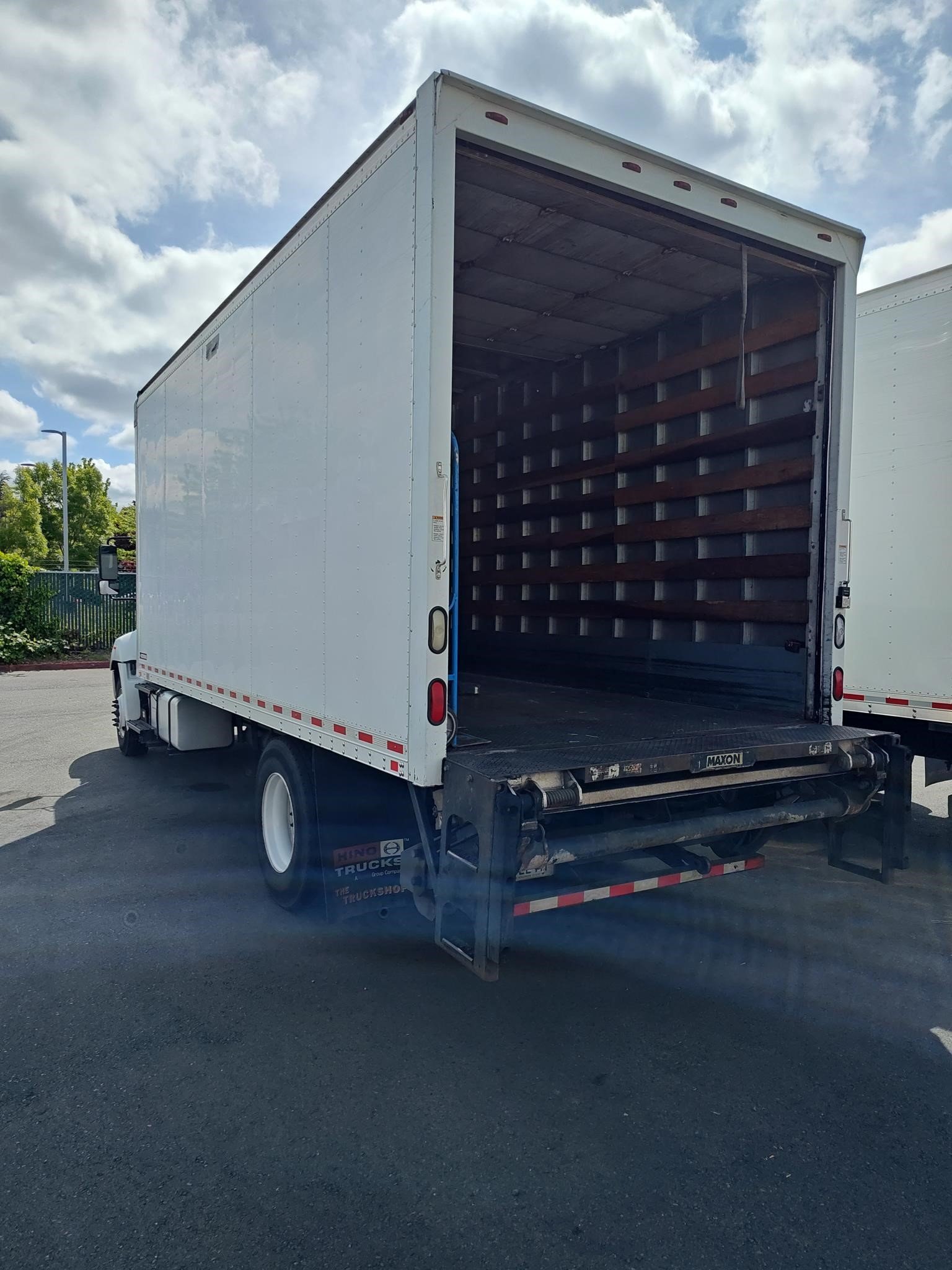 2016 HINO 268A - image 6 of 6