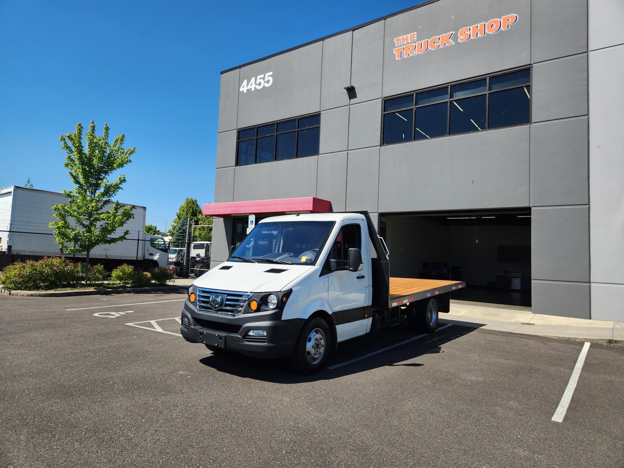 2022 WORKHORSE W4CC - image 1 of 6