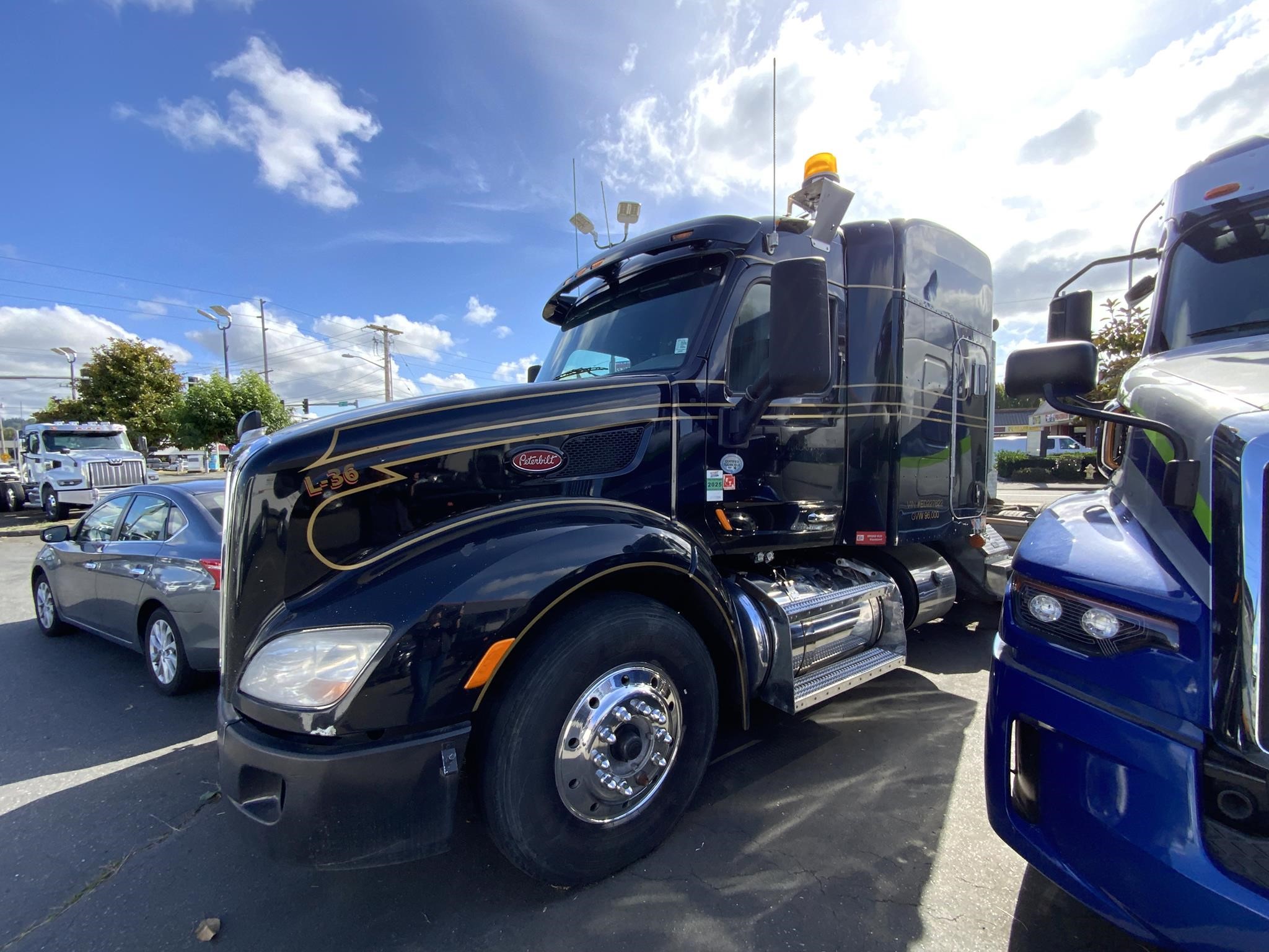 2014 PETERBILT 579 2014 PETERBILT 579 - image 1 of 2