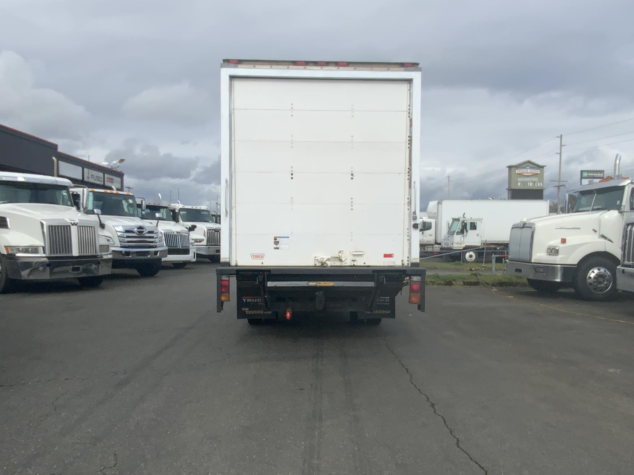 2016 HINO 155 - image 5 of 6