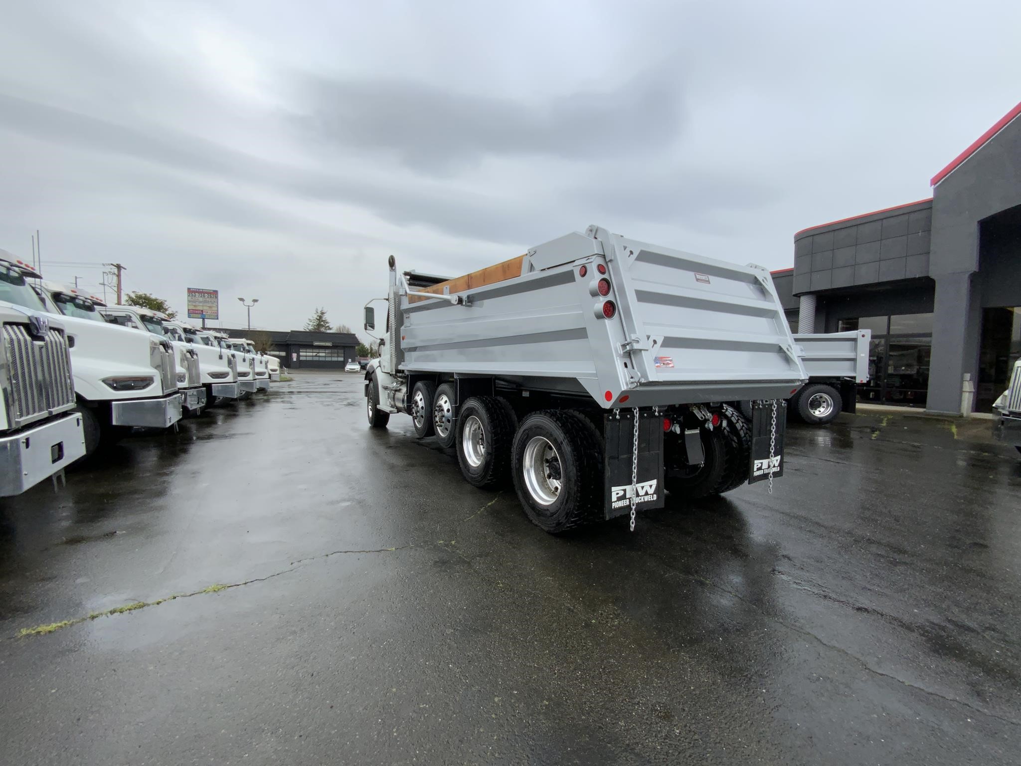 2026 WESTERN STAR 49X - image 4 of 6