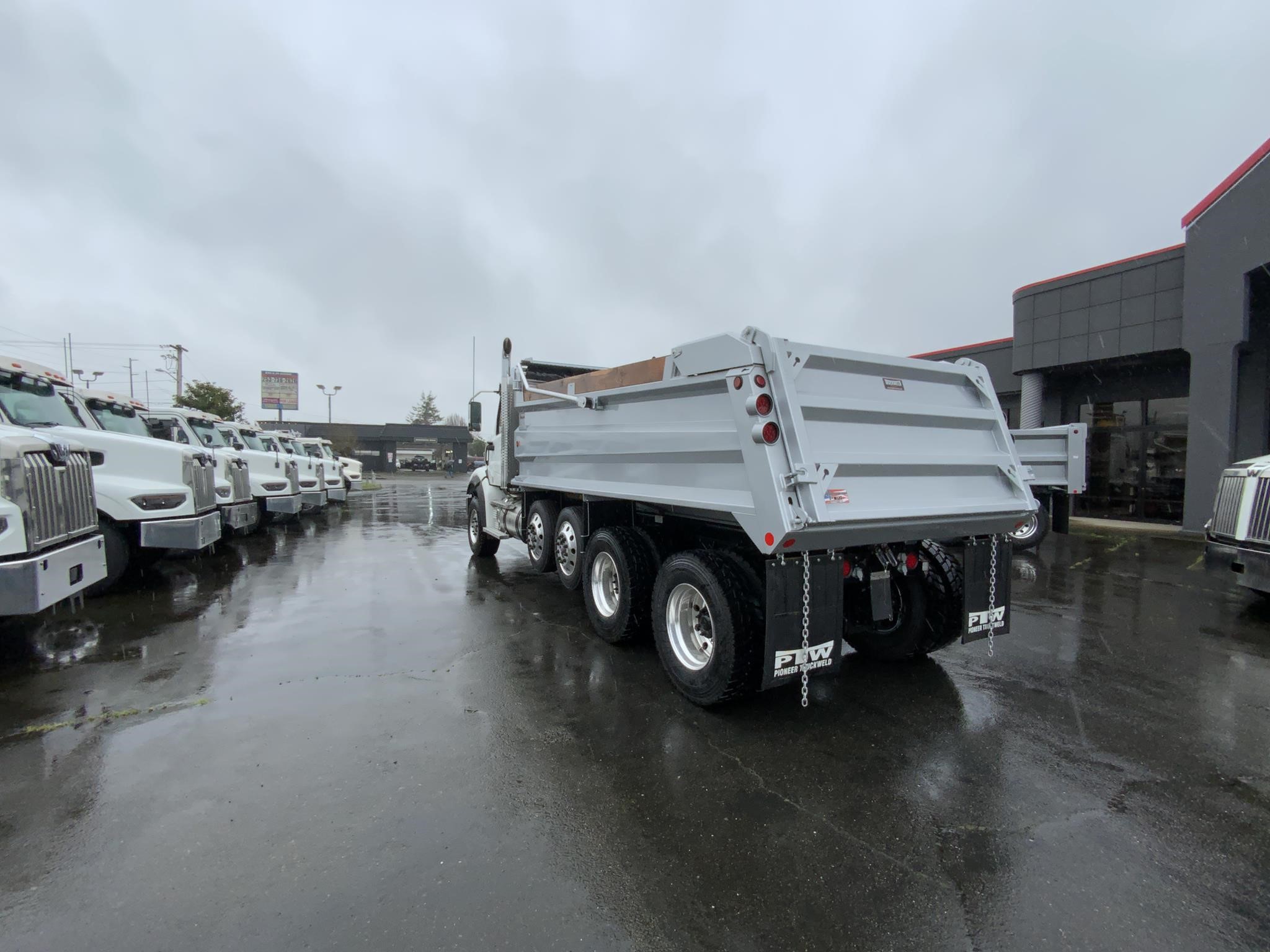 2026 WESTERN STAR 49X - image 4 of 6