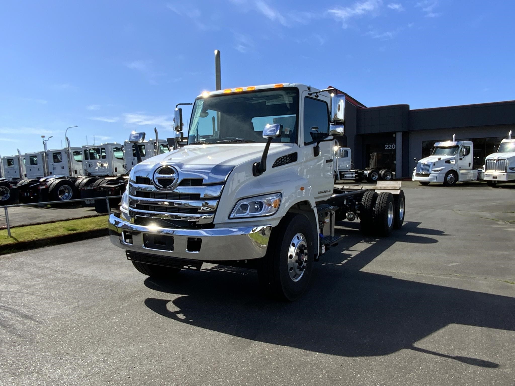 2026 HINO XL8 - image 1 of 6