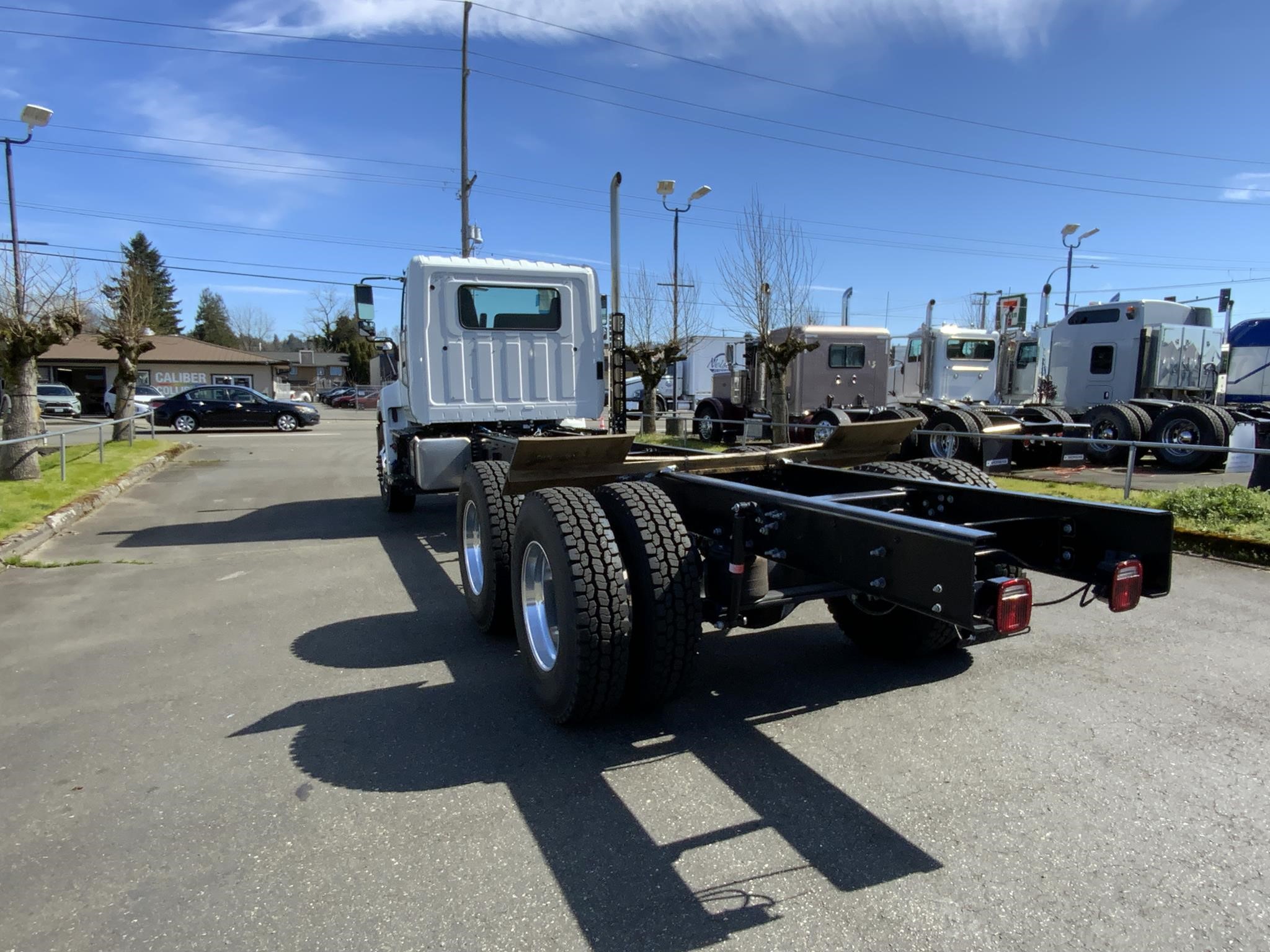 2026 HINO XL8 - image 4 of 6