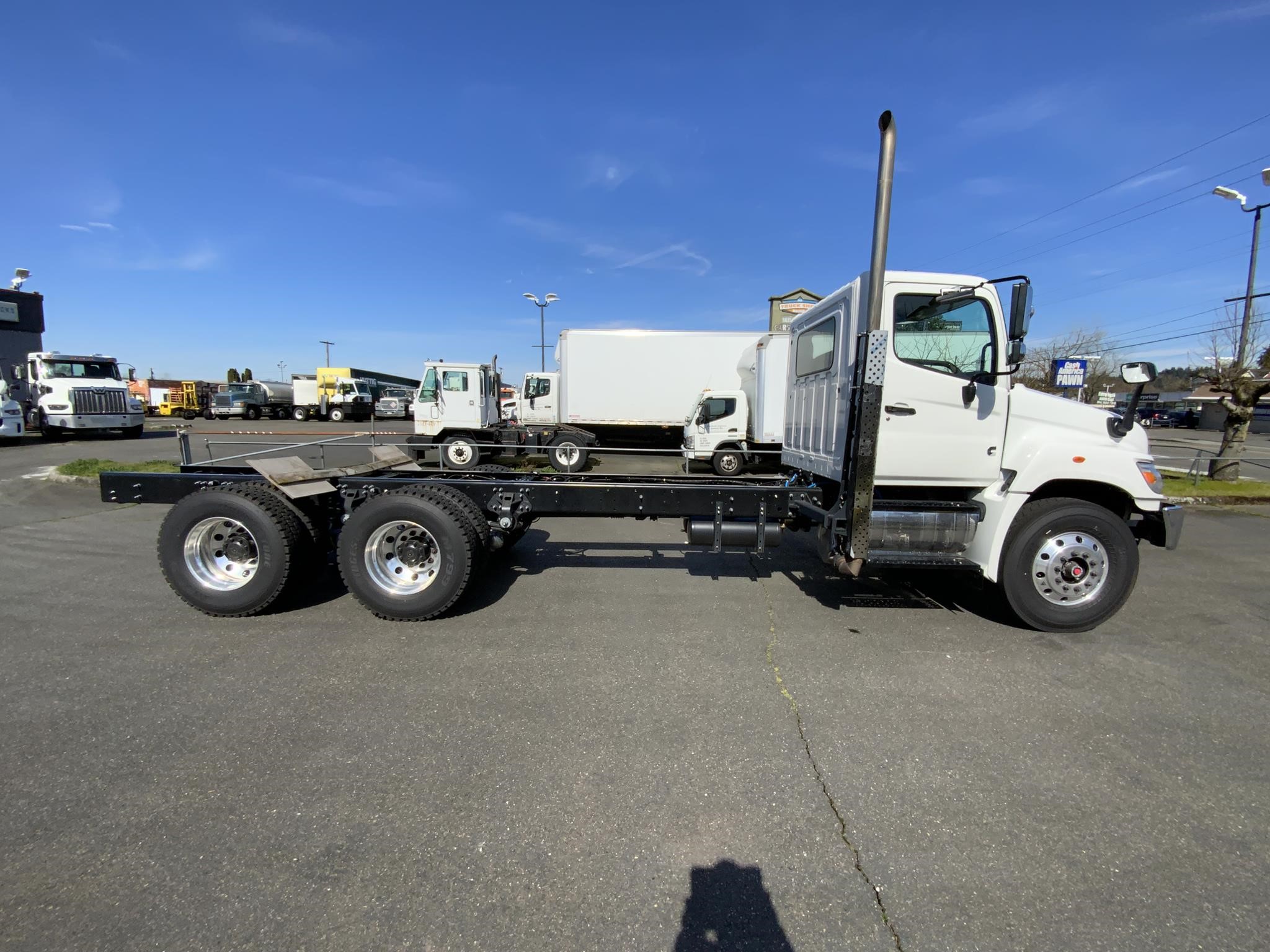 2026 HINO XL8 - image 6 of 6