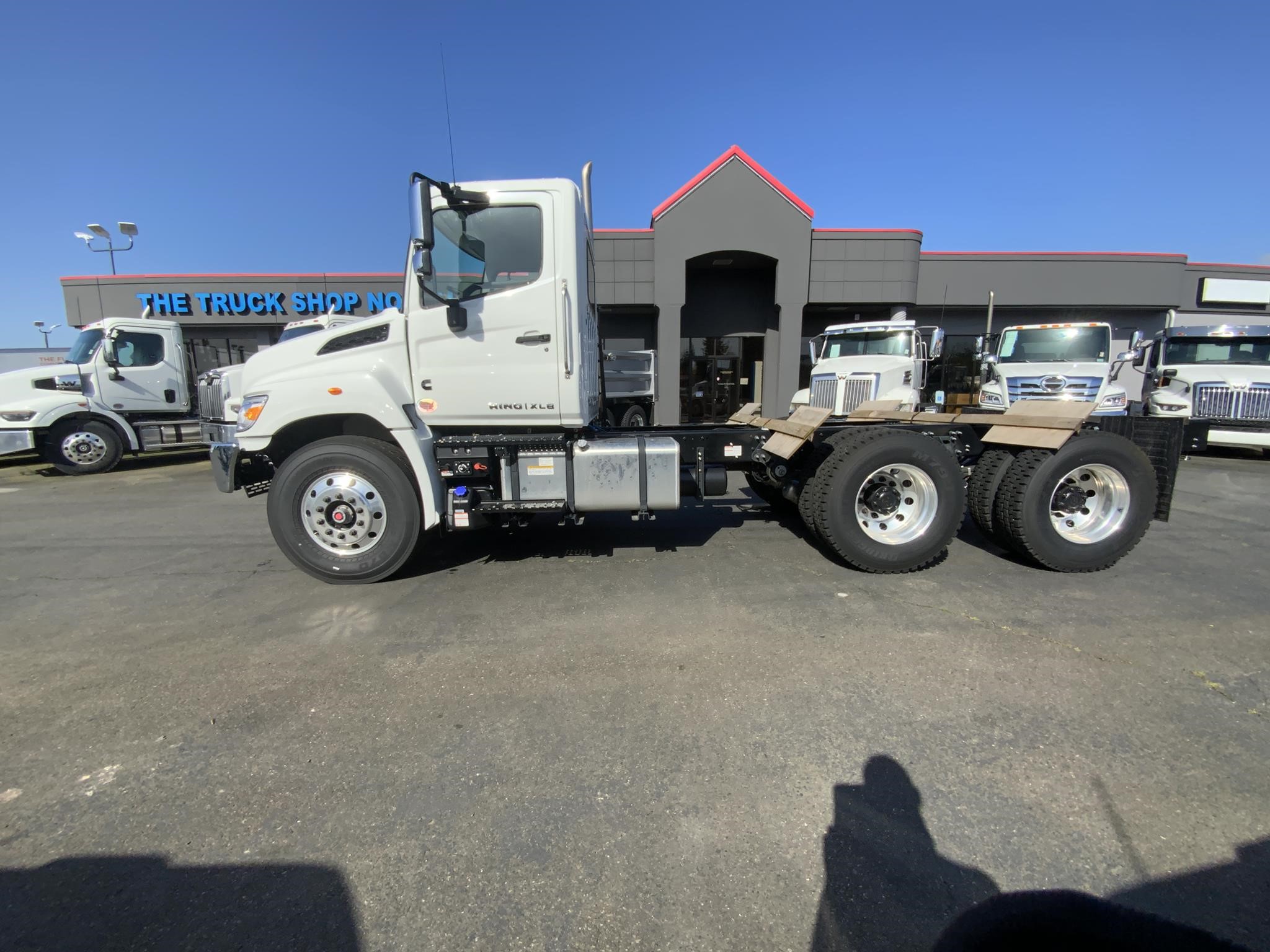 2026 HINO XL8 - image 3 of 6