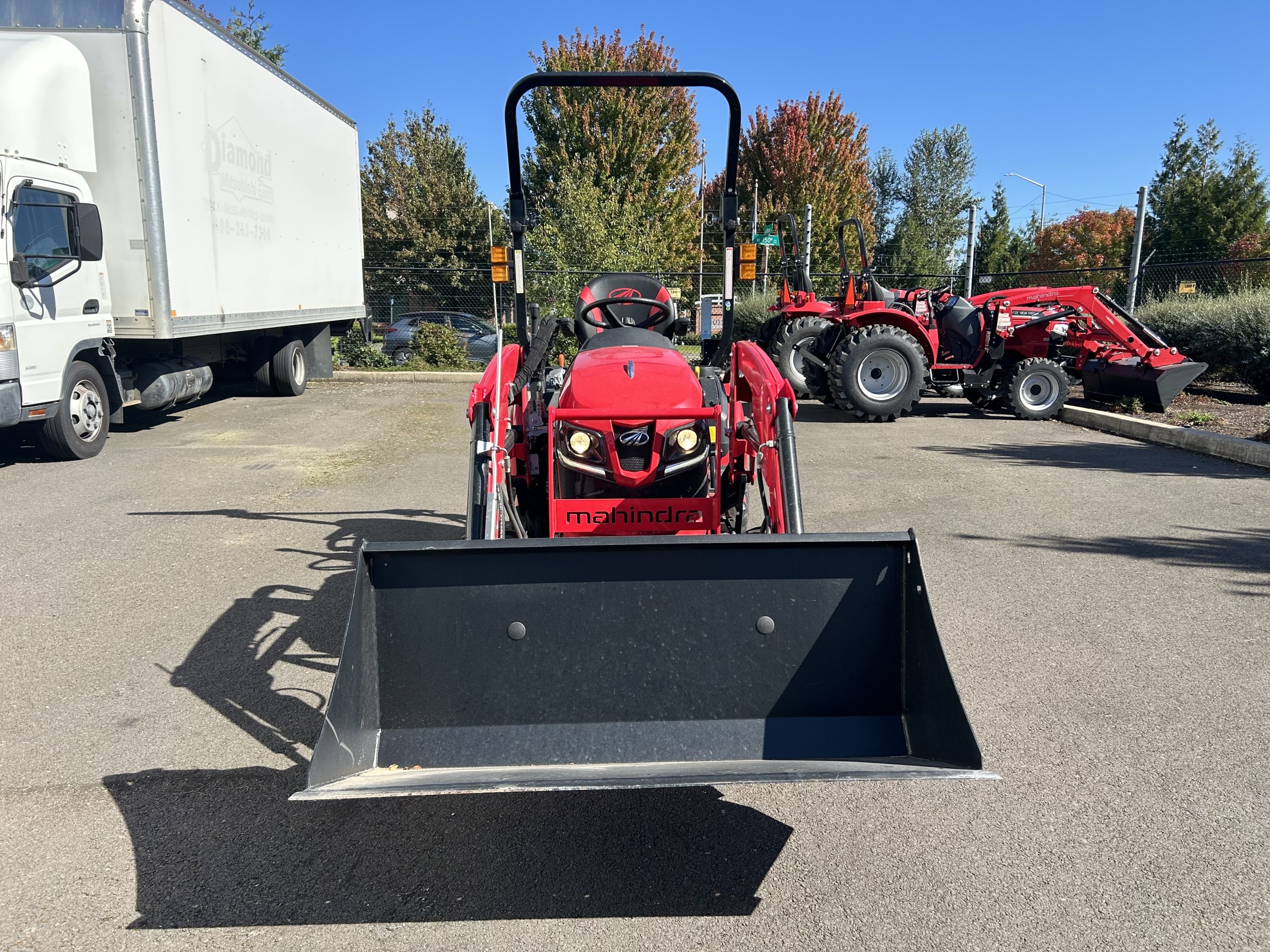 Mahindra 1626 Compact Tractor – 24.8 HP Diesel Utility Tractor with Loader, 3-Point Hitch & Hydrostatic Transmission - image 4 of 5