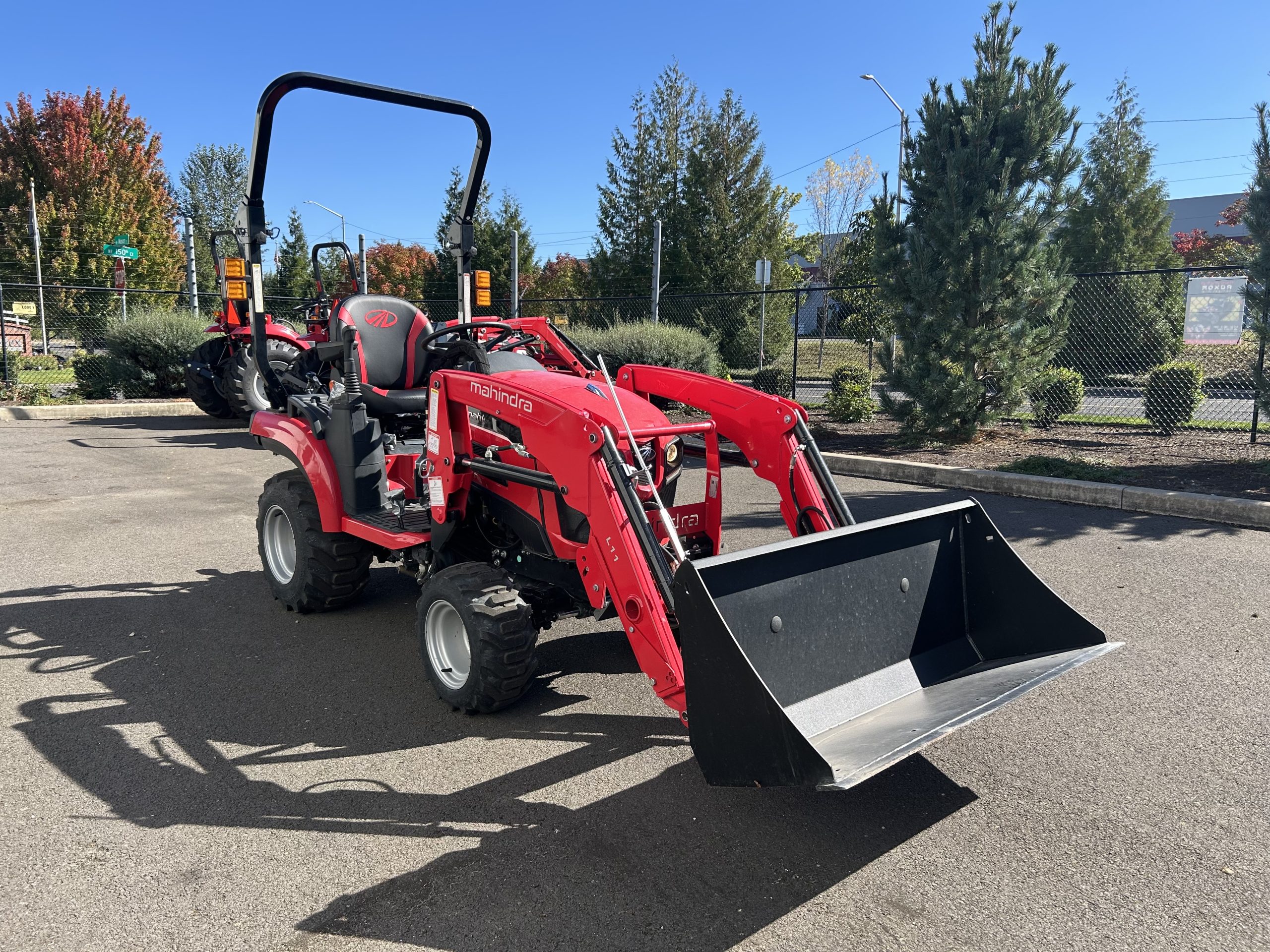 Mahindra 1626 Compact Tractor – 24.8 HP Diesel Utility Tractor with Loader, 3-Point Hitch & Hydrostatic Transmission - image 5 of 5