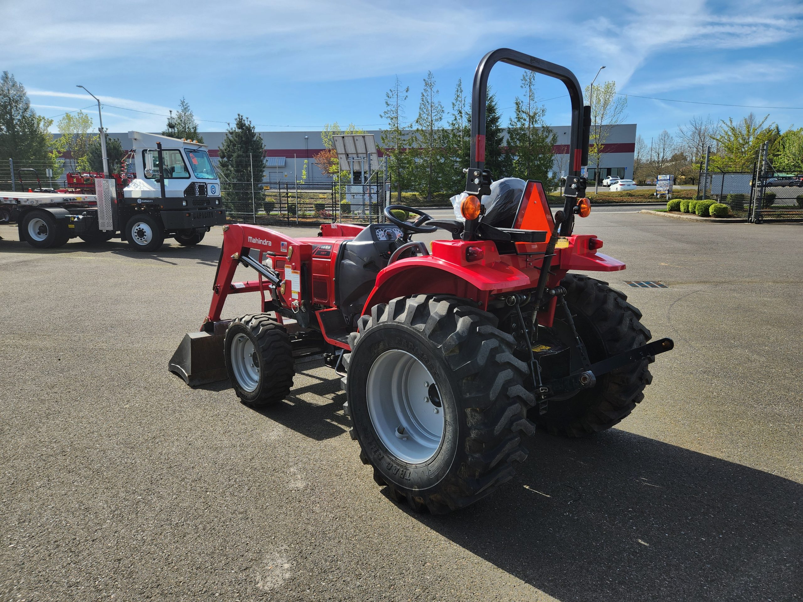 Mahindra 1626 HST Compact Tractor | 3-Range Hydrostatic & 4WD - image 2 of 6