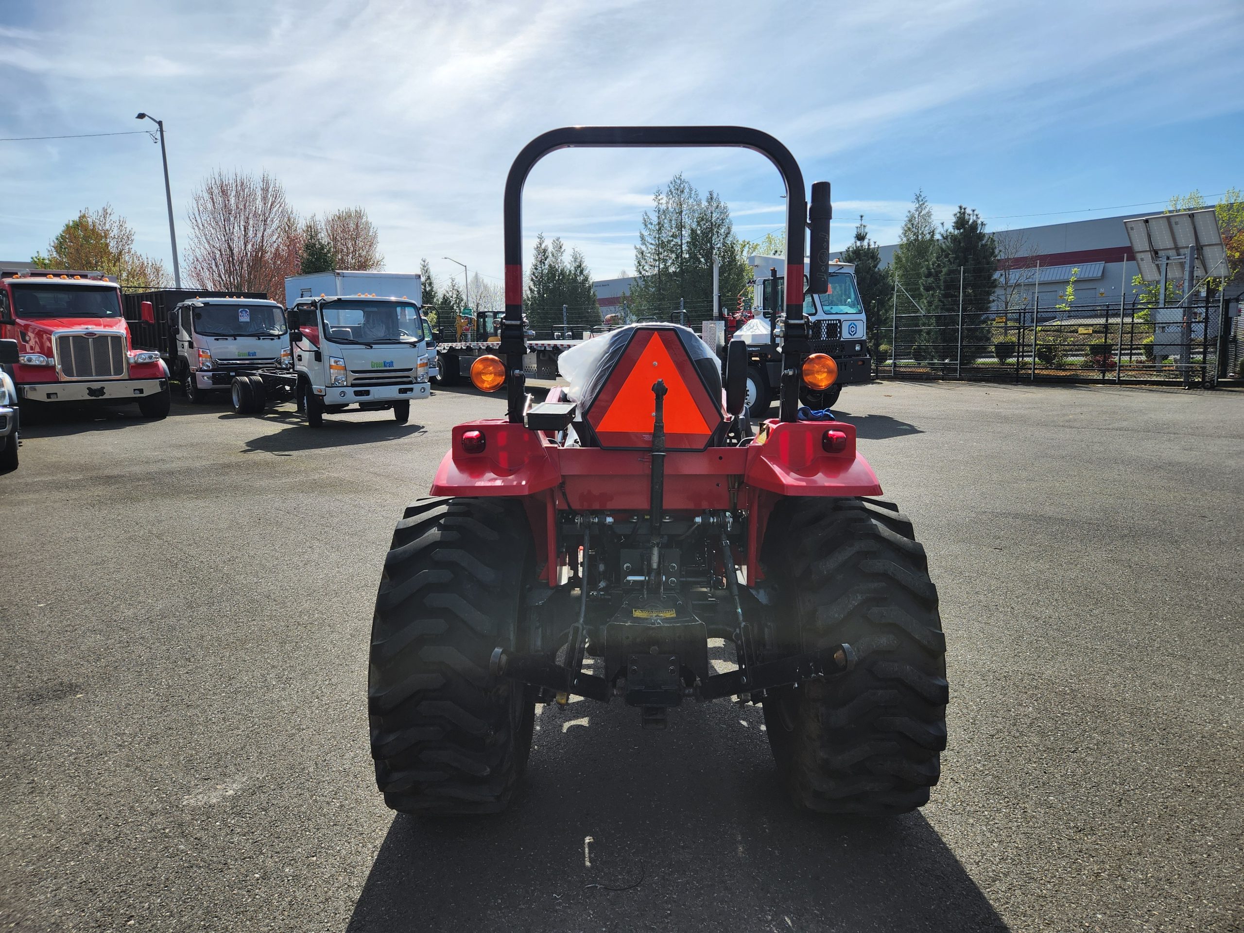 Mahindra 1626 HST Compact Tractor | 3-Range Hydrostatic & 4WD - image 4 of 6