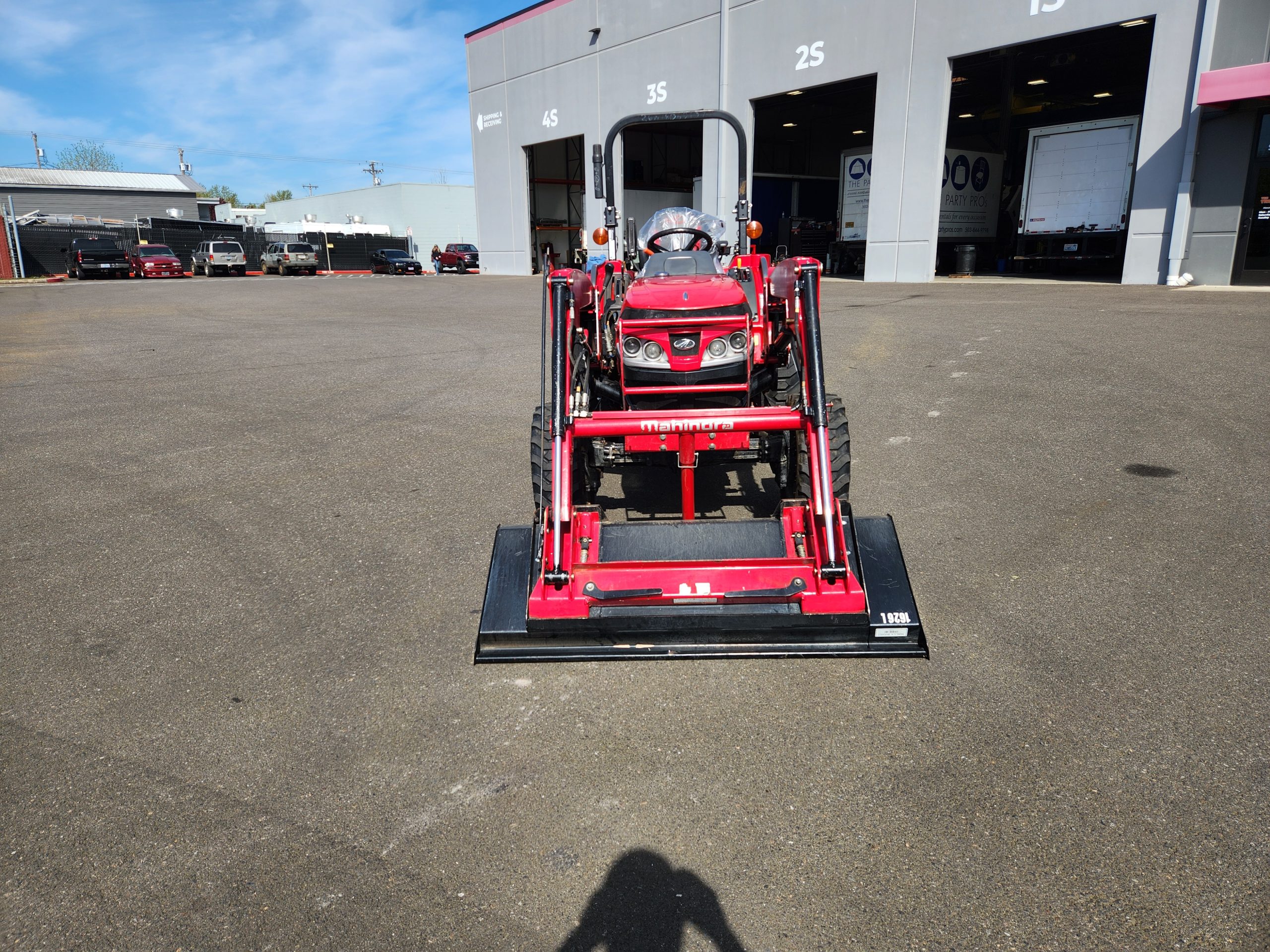 Mahindra 1626 HST Compact Tractor | 3-Range Hydrostatic & 4WD - image 1 of 6