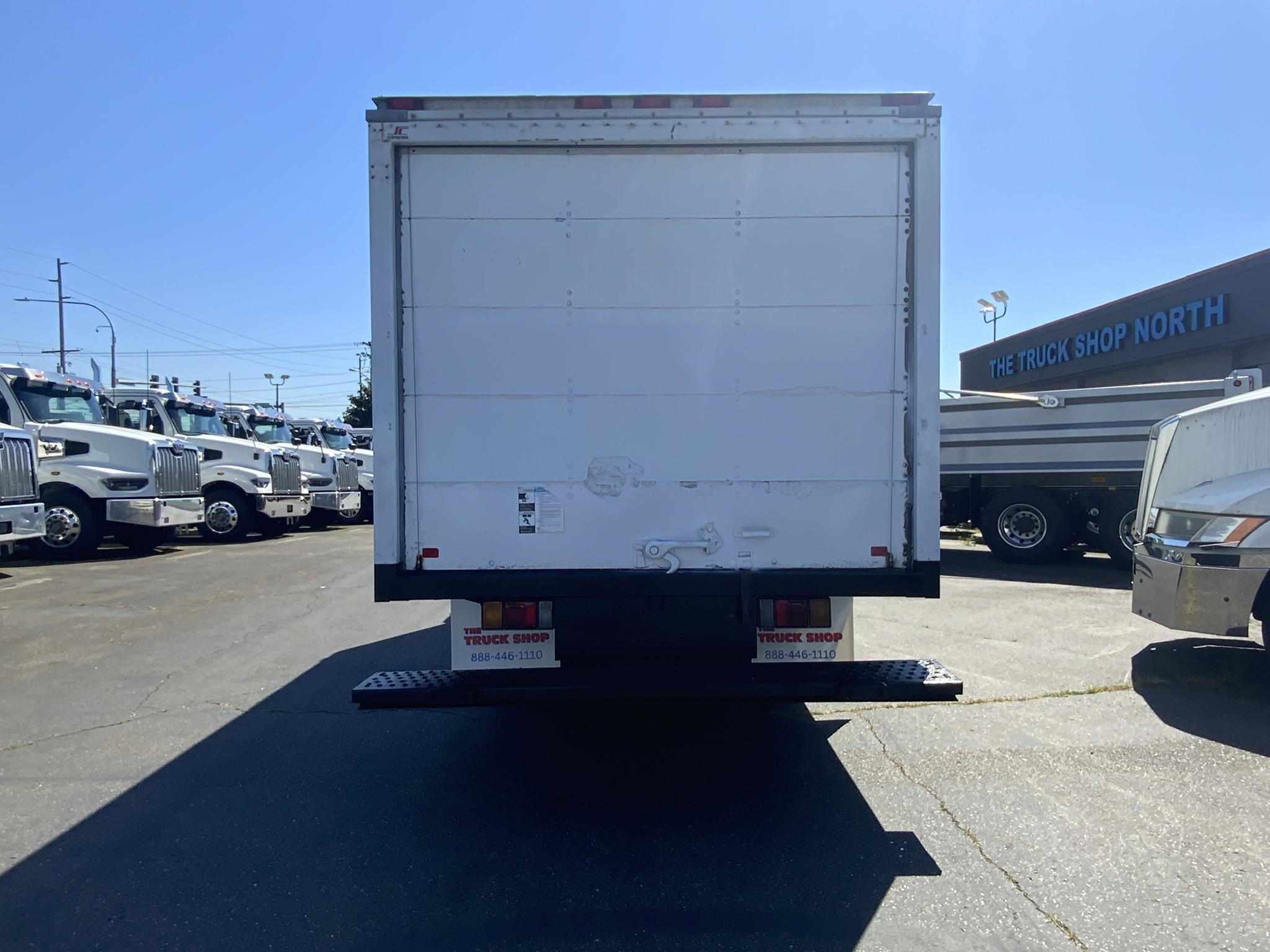 2011 ISUZU NPR - image 5 of 6