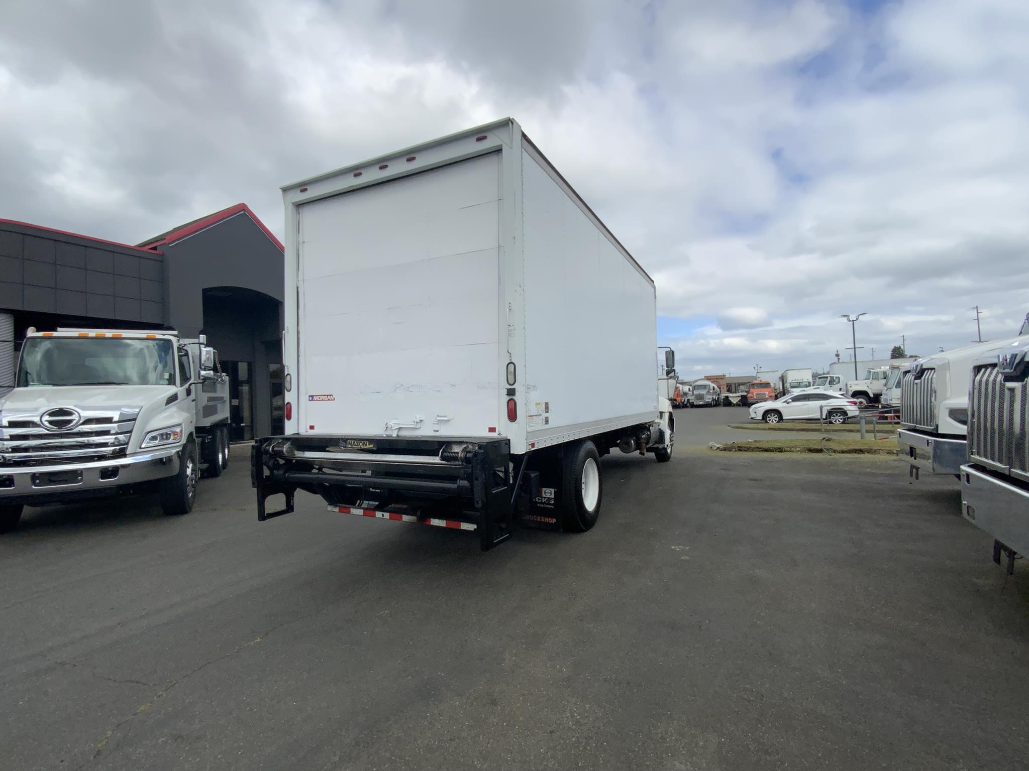 2014 HINO 268 - image 6 of 6