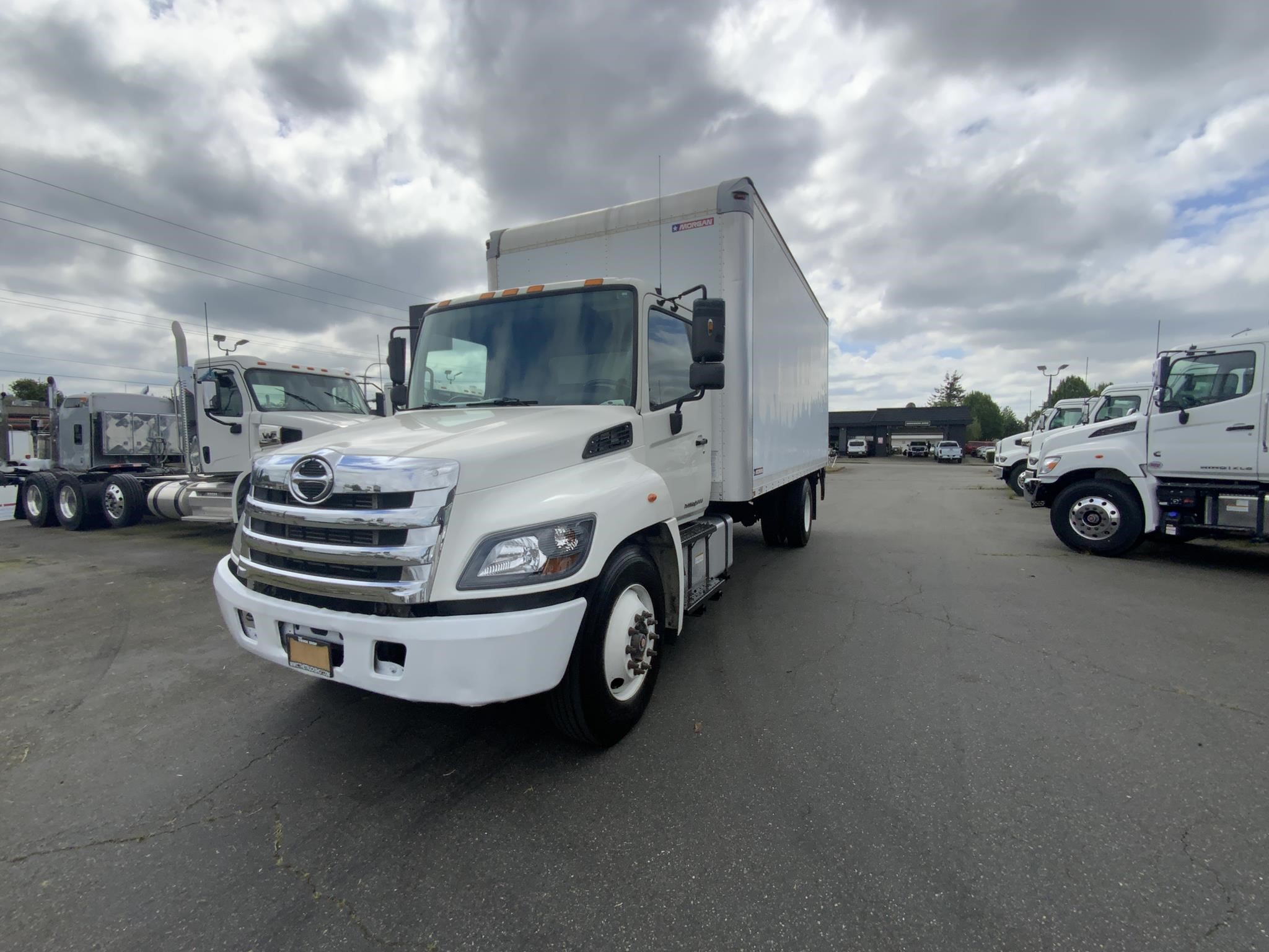 2014 HINO 268 - image 1 of 6