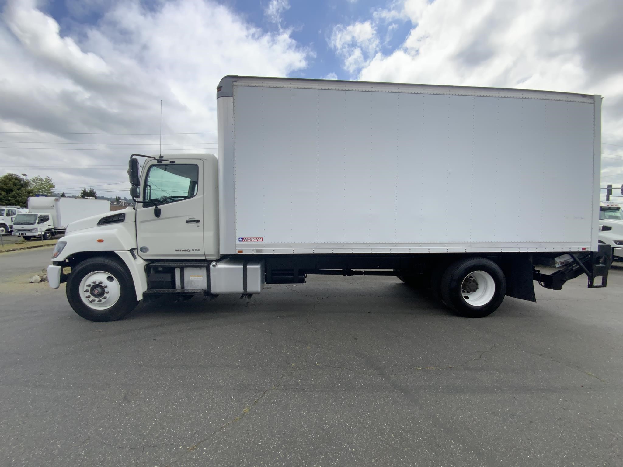 2014 HINO 268 - image 3 of 6