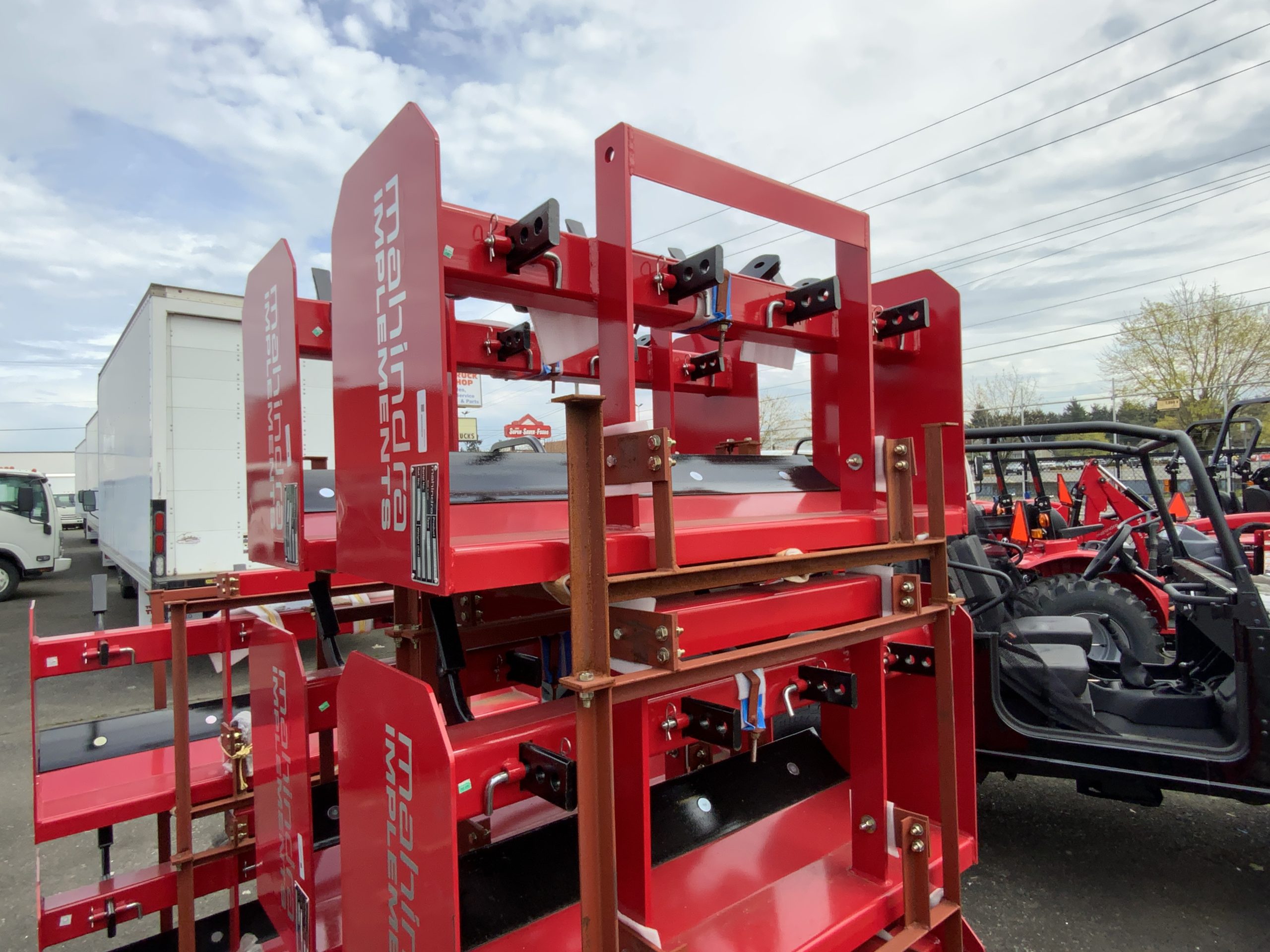 Mahindra SD4 Compact Box Scraper with Ripper Shanks | 4 Ft Heavy-Duty Cat I 3-Point Tractor Implement Mahindra SD4 Compact Box Scraper with Ripper Shanks | 4 Ft Heavy-Duty Cat I 3-Point Tractor Implement - image 1 of 2