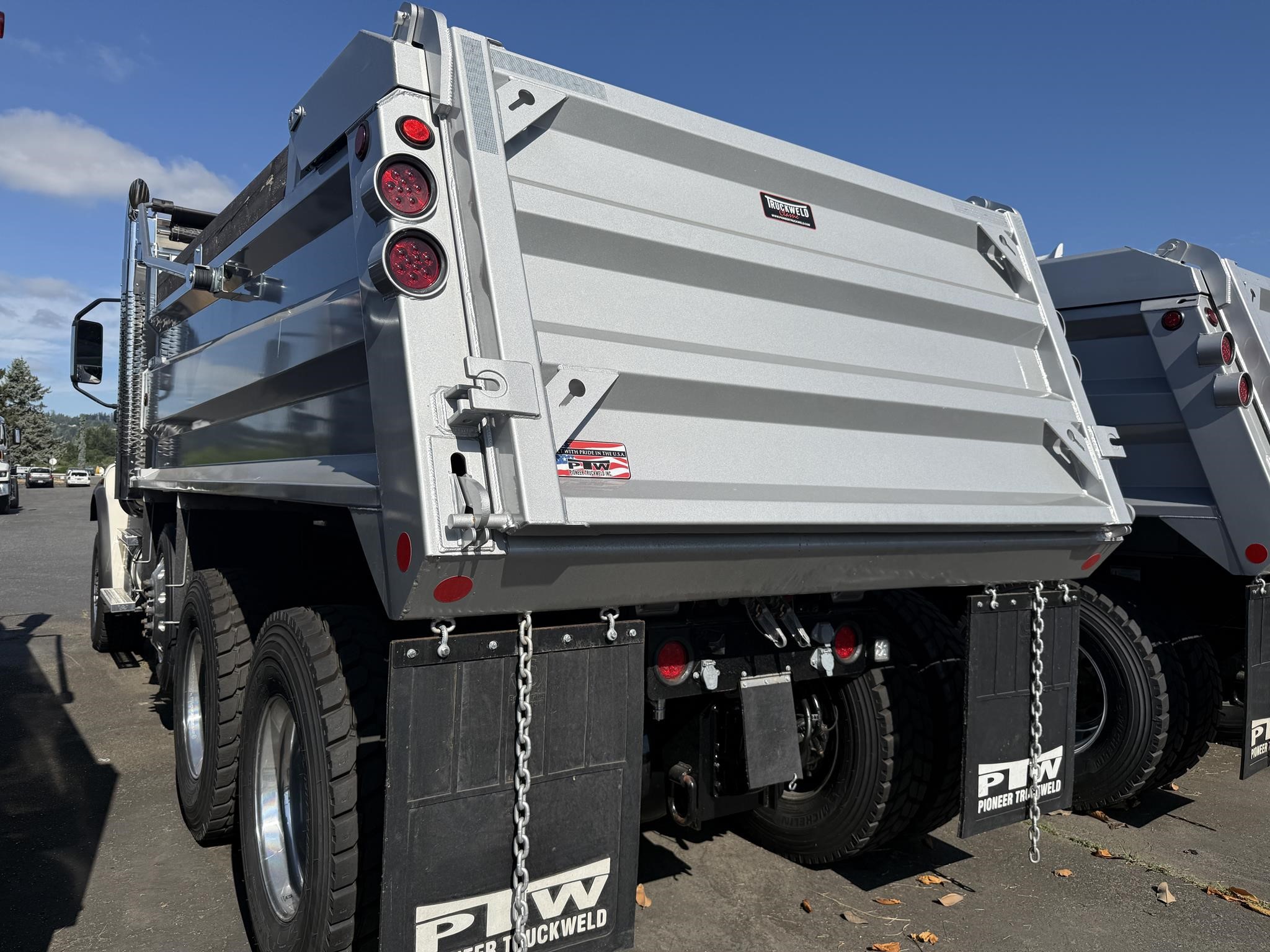 2026 WESTERN STAR 47X 2026 WESTERN STAR 47X - image 2 of 6