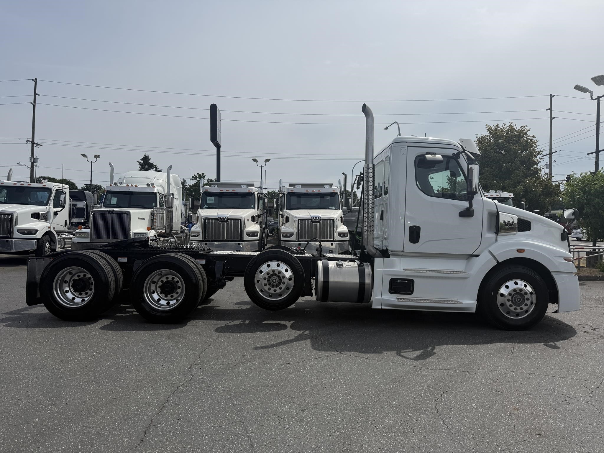 2025 WESTERN STAR 57X 2025 WESTERN STAR 57X - image 2 of 6