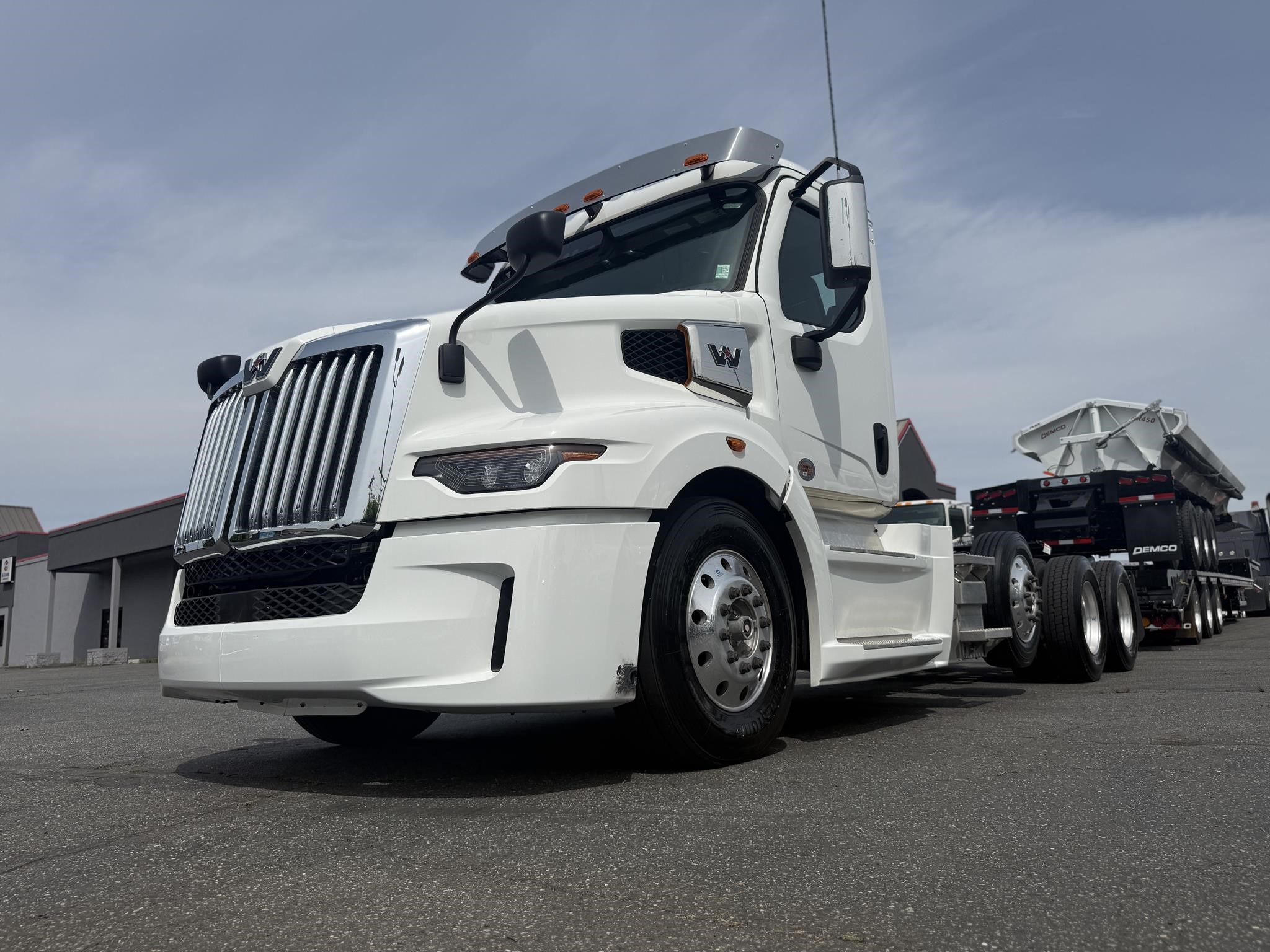 2025 WESTERN STAR 57X 2025 WESTERN STAR 57X - image 1 of 6
