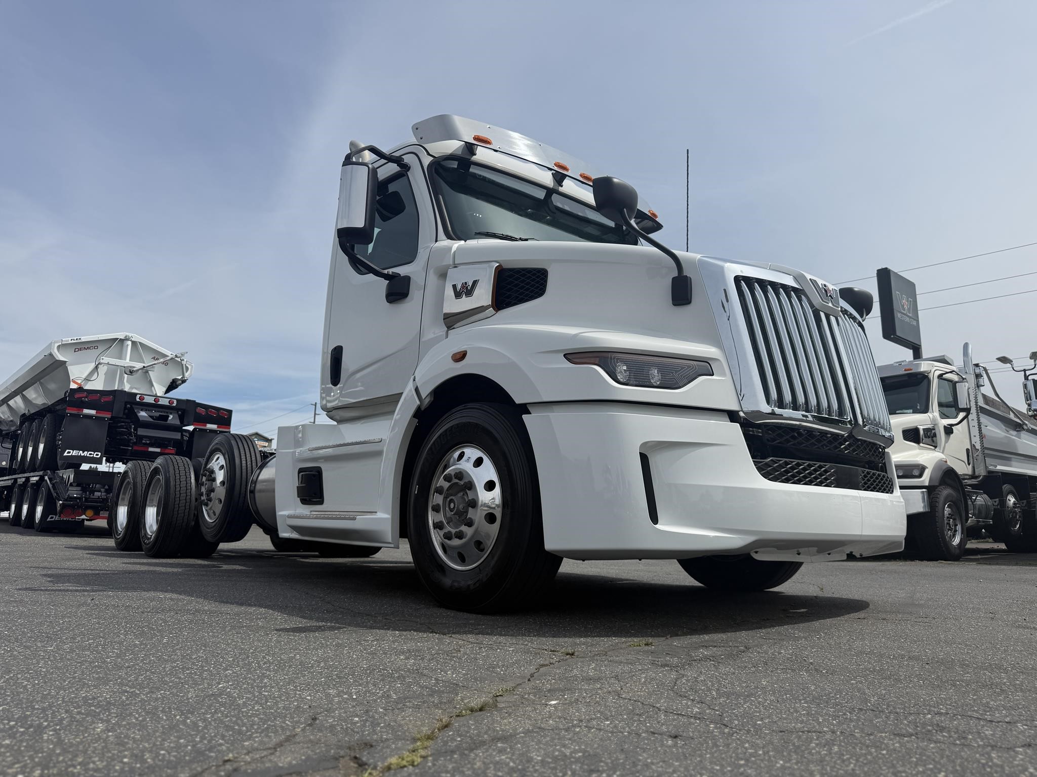 2025 WESTERN STAR 57X 2025 WESTERN STAR 57X - image 3 of 6