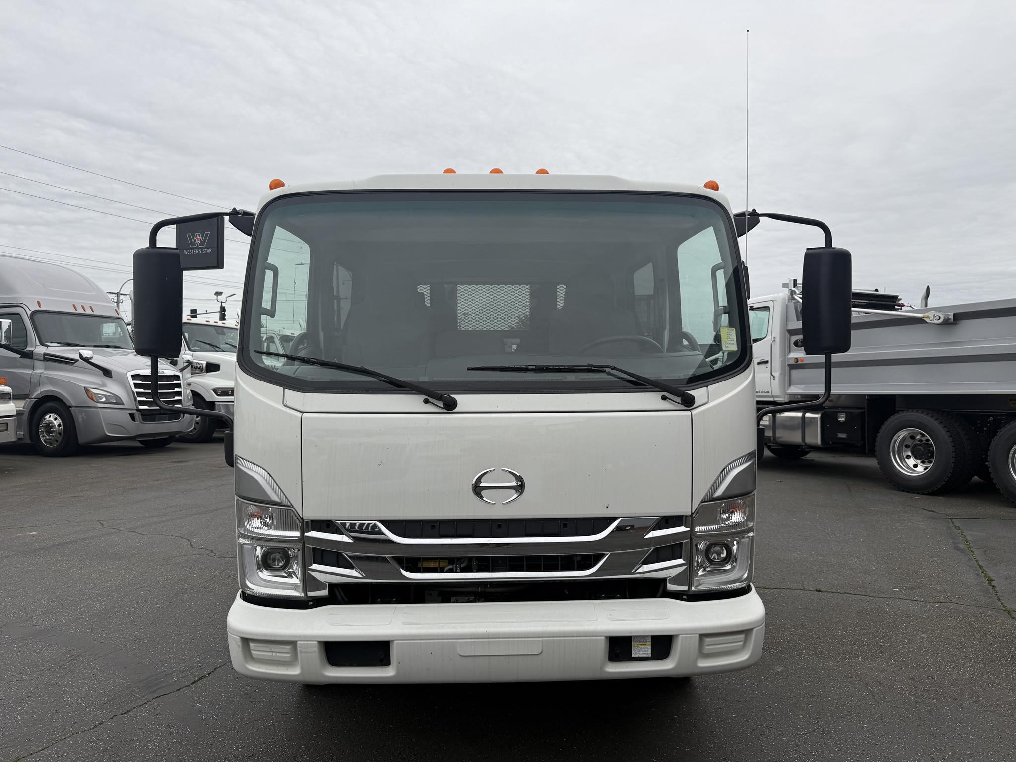 2023 HINO S5 - image 4 of 6